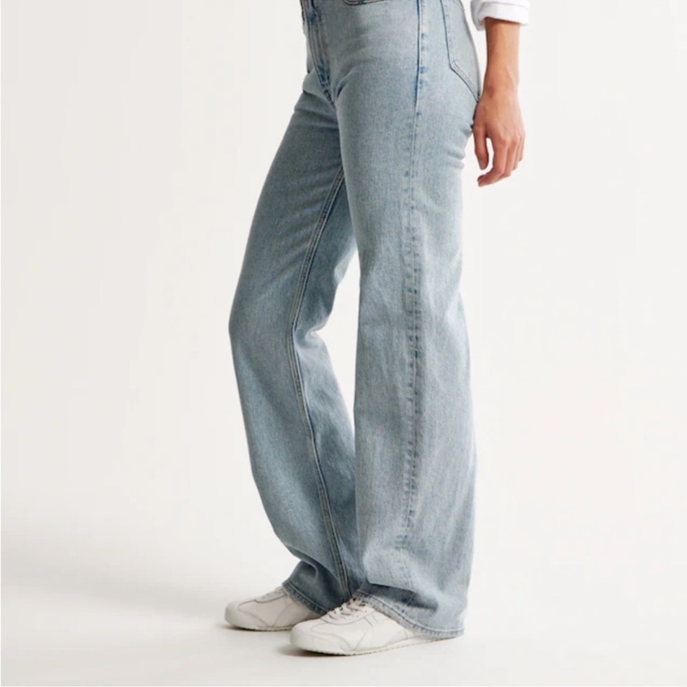 Abercrombie the 90’s relaxed jean high rise size 28